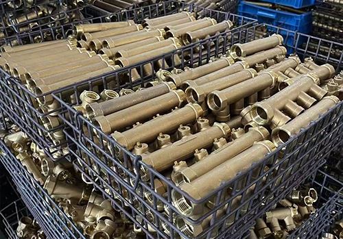 Distribuitoare de alamă în producție